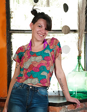 Tattooed Girl With Hairy Cunt Photos